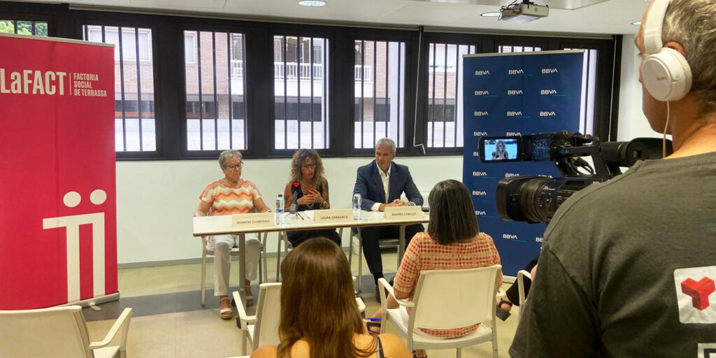 LaFACT i BBVA presenten el programa de digitalització ‘Trencant la bretxa digital’