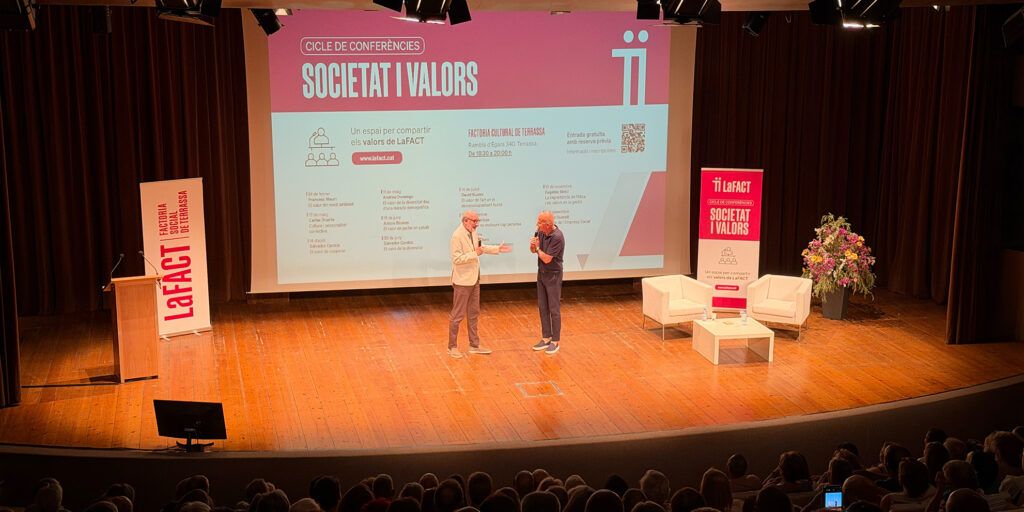 Antoni Bassas reivindica “El valor de parlar en català” al cicle de conferències ‘Societat i Valors’ de LaFACT
